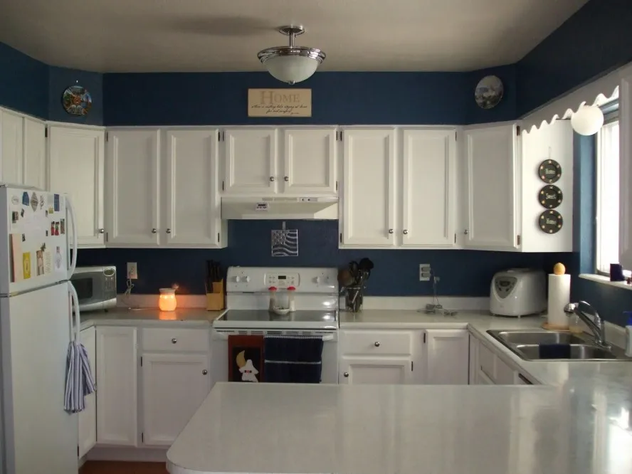 kitchen cabinets white