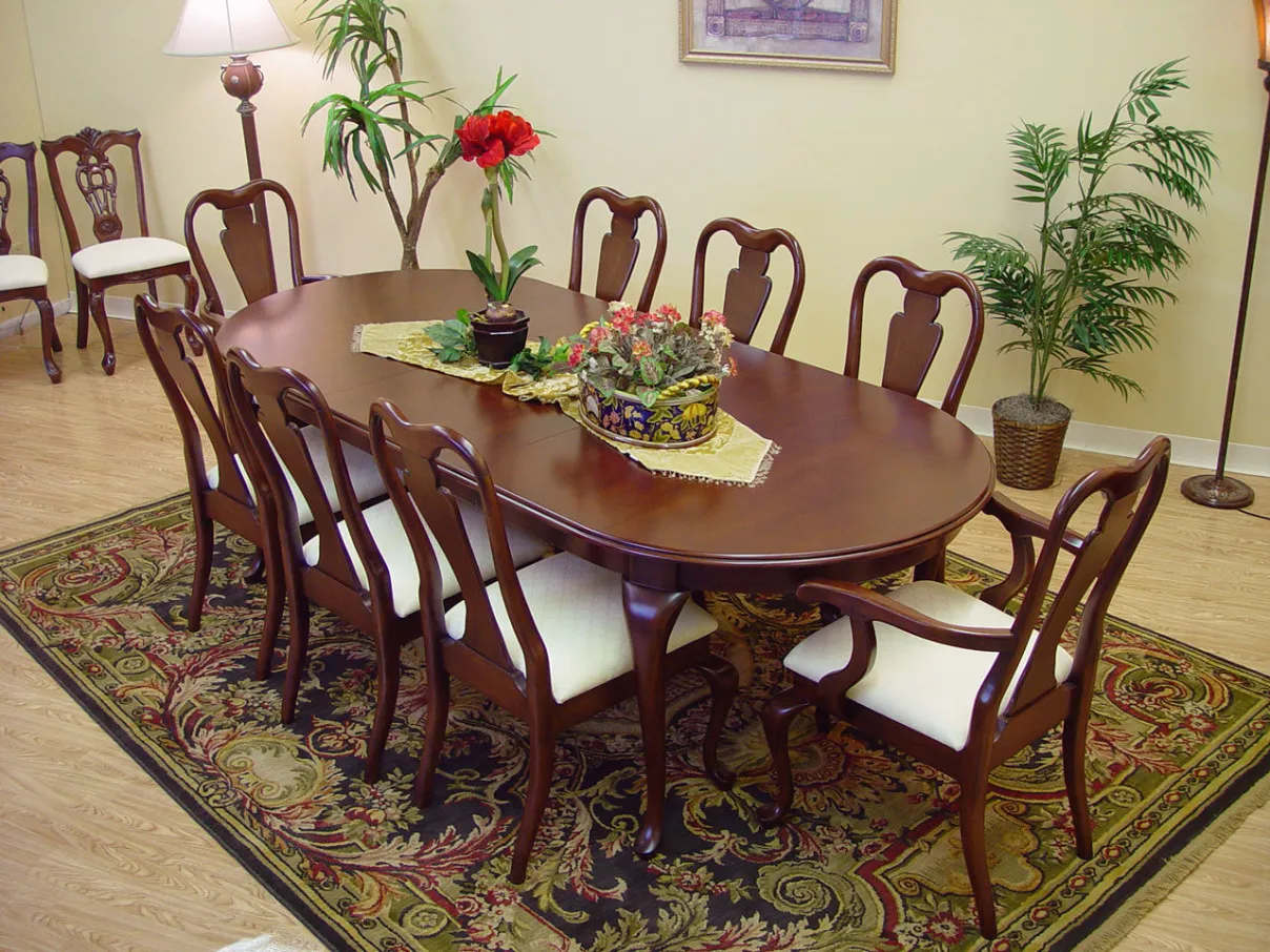 oval dining table decoration